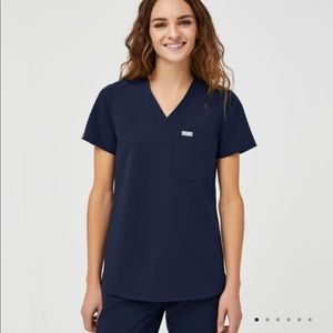 Figs Catarina one pocket scrub top!